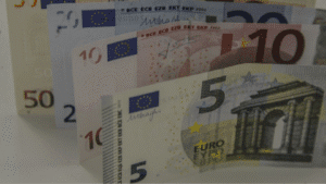 Bolsas Europeias Caem Devido a Dados Econômicos Fracos e Risco Fiscal nos EUA