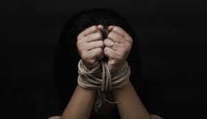 Polícia Francesa Resgata Pai de Milionário das Criptomoedas Após Sequestro