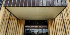 Brasileiros Retiram R$ 360 Milhões em Valores a Receber em Abril