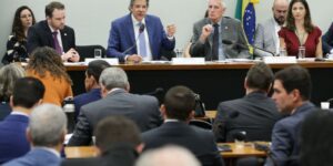 Audiência com Fernando Haddad é Encerrada Após Tumulto Entre Deputados