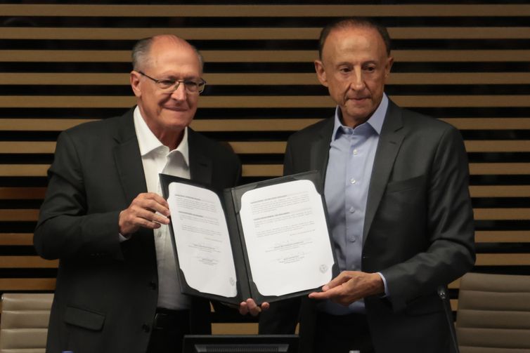 São Paulo (SP), 23/02/2026 - Presidente da República em exercício, Geraldo Alckmin, ao lado do presidente da FIESP,  Paulo Skaf, durante cerimônia de assinatura de Acordo Antiduping na FIESP. Foto: Paulo Pinto/Agencia Brasil